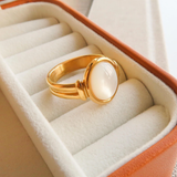 Classic Shell Stone Ring