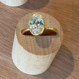 Round engagement ring